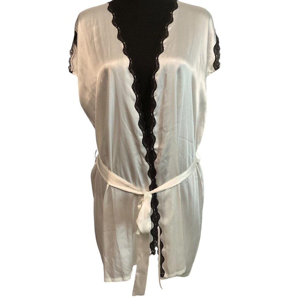 Victoria Secret Lingerie White Silk Bombshell Robe size LG NEW w/Tags